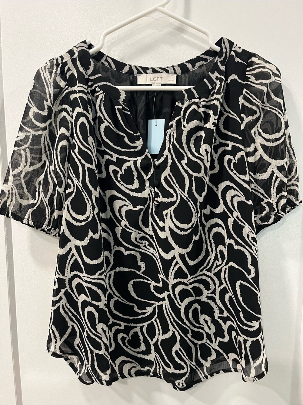 LOFT Black & White Printed Short Sleeve Blouse NWT